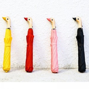 2019 Cu deschidere automată din cârlig de mâner din lemn de rață galbenă 2 umbrelă pliabilă