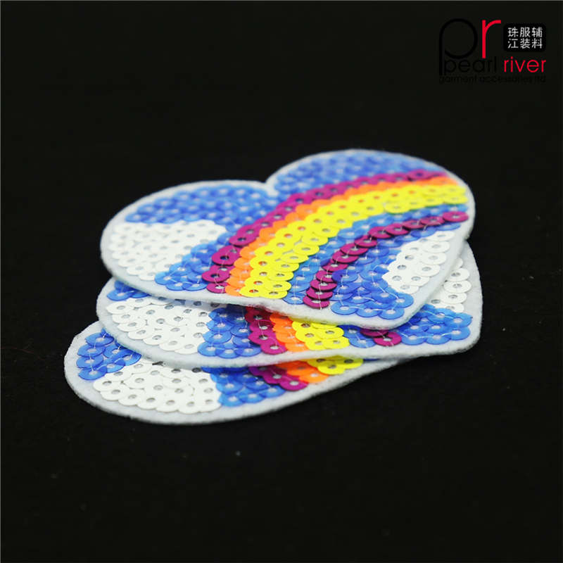 Patch formă de inimă curcubeu