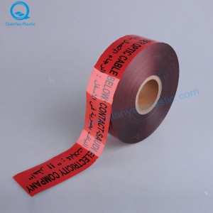 Arabia Saudită PERICOL / ATENȚIE Banda de avertizare prin cablu de telecomunicații subterane; Cablu de fibră optică sub banda de avertizare subterană