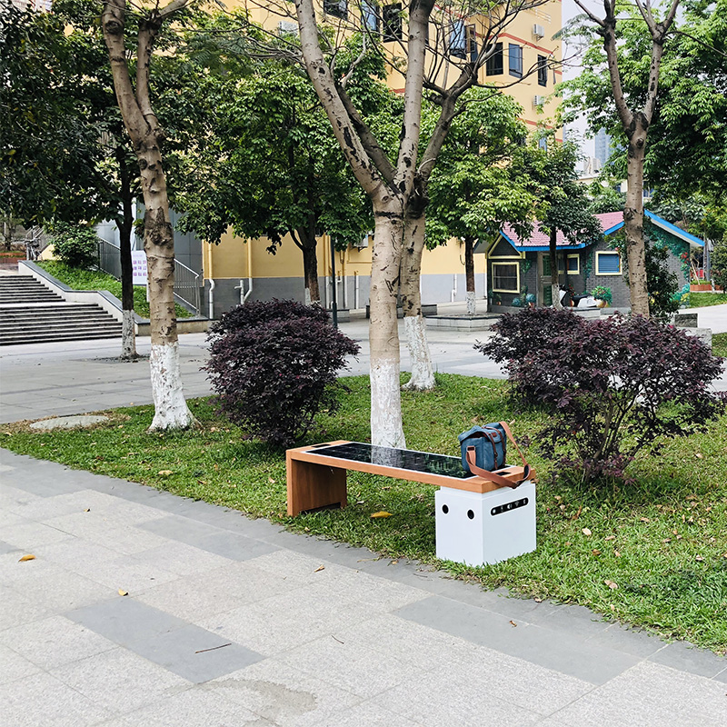 Încărcător wireless pentru energie solară Smart Park Bench