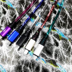 Strălucire din piele PU, încărcarea rapidă a carcasei de aluminiu rotundă din aluminiu pentru micro USB, tip C, încărcarea fulgerului pentru iPhone și sincronizarea