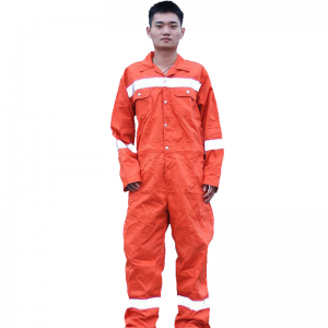 Personalizarea îmbrăcămintei în mai mulți factori majori care afectează prețul