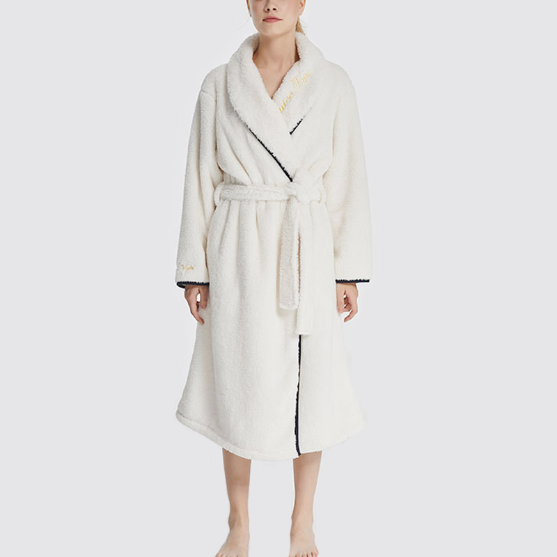 Robe de broderie din fleece pentru femei