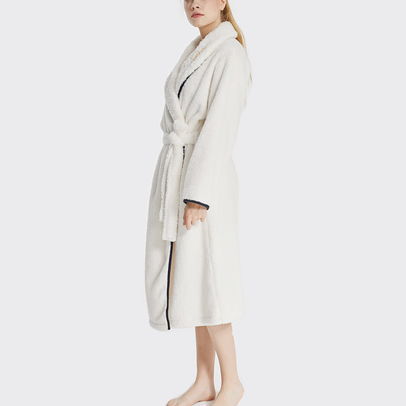Robe de broderie din fleece pentru femei