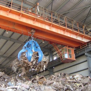 Macara aeriană dublu cu grinzi cu prindere