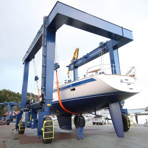 Macara pentru manipularea bărcilor și iahturilor