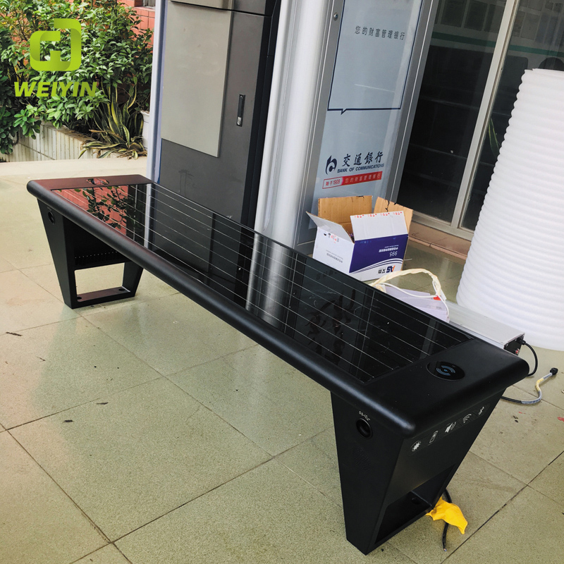 Băncă de mobilă de exterior inteligentă cu energie solară pentru încărcarea telefonului mobil
