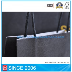 Pungă neagră de hârtie cu logo-ul de ștanțare a foliei