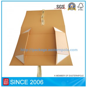 Cutie personalizată cu panglică