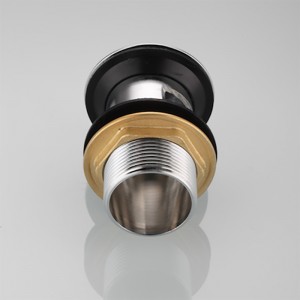 Răsturnare peste bazin deșeuri baie și se revarsă