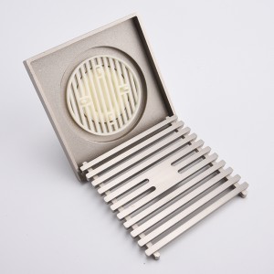 Înveliți capacele de scurgere ale podelei din garaj