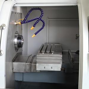 Cu 2 buc colectați strunjirea metalică orizontală cnc metalică la un an după serviciul de vânzare