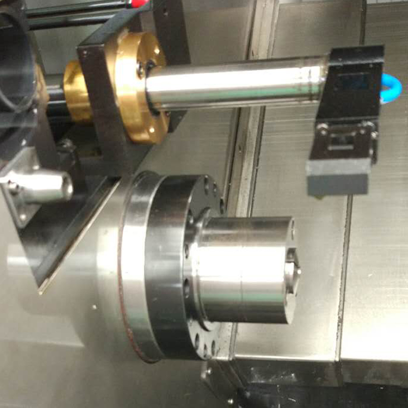 Lucrări de strunjire CNC cu viraj în mișcare pentru rotația exterioară externă a micro-viermilor cu motor