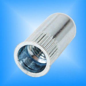 Reduceți capătul înfipt în cap