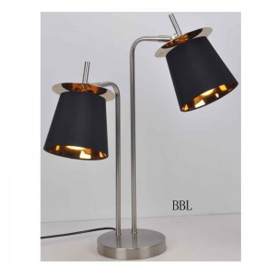 Lampa de masă cu nuanță de țesătură și foaie de decor