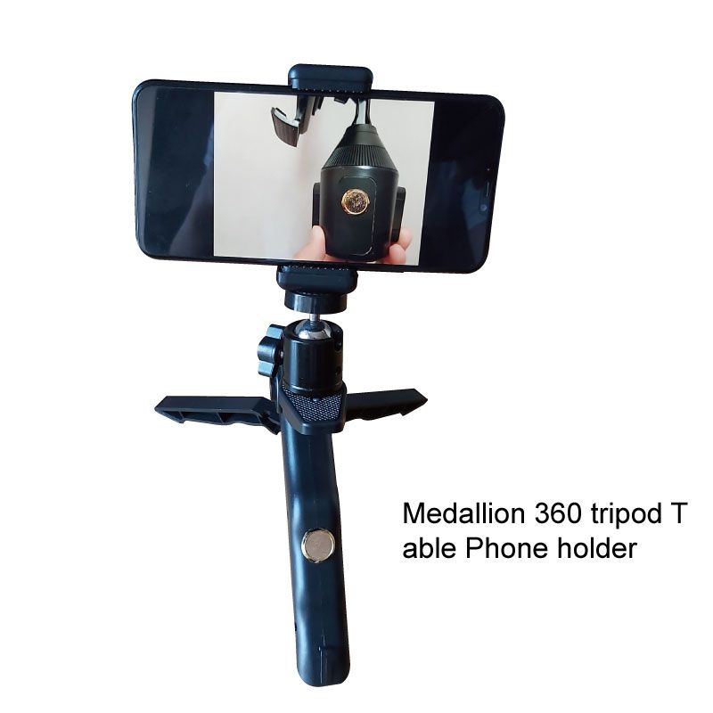 Titularul telefonului Medalion Tripod