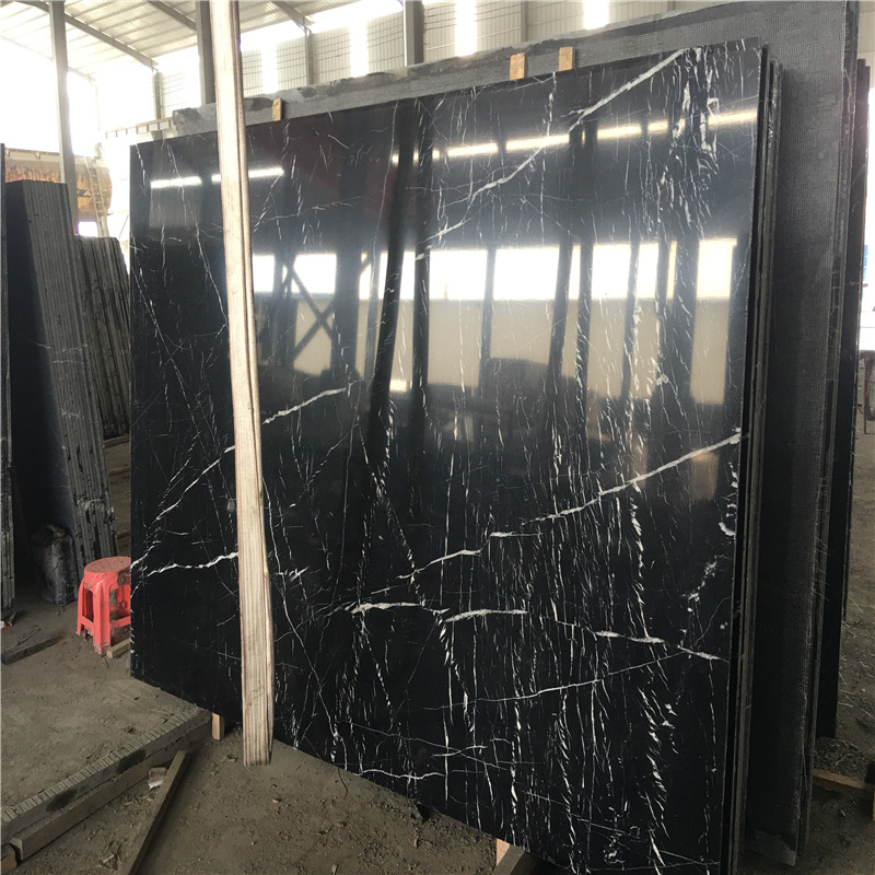 Marmura Nero Marquina în banda albă