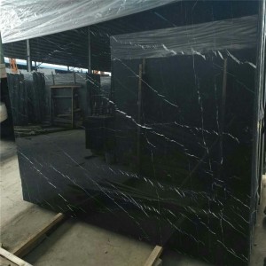 Marmura Nero Marquina în banda albă