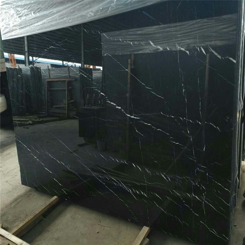 Marmura Nero Marquina în banda albă