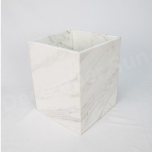 Set de accesorii pentru baie din marmură albă elegantă și grațioasă