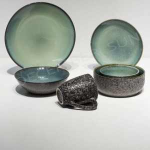 Set de veselă din ceramică