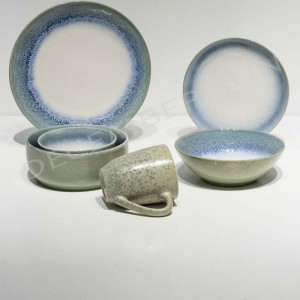 Set de veselă din ceramică