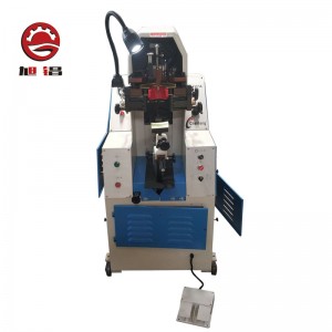 Mașină de călcat cu călcâie