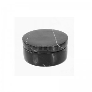 Pivniță de sare din marmură neagră