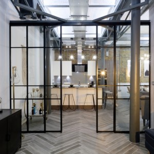 Ușă glisantă cu lună îngustă