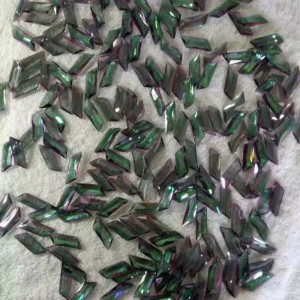 Pietre care schimbă culoarea diaspore sintetice sutanite