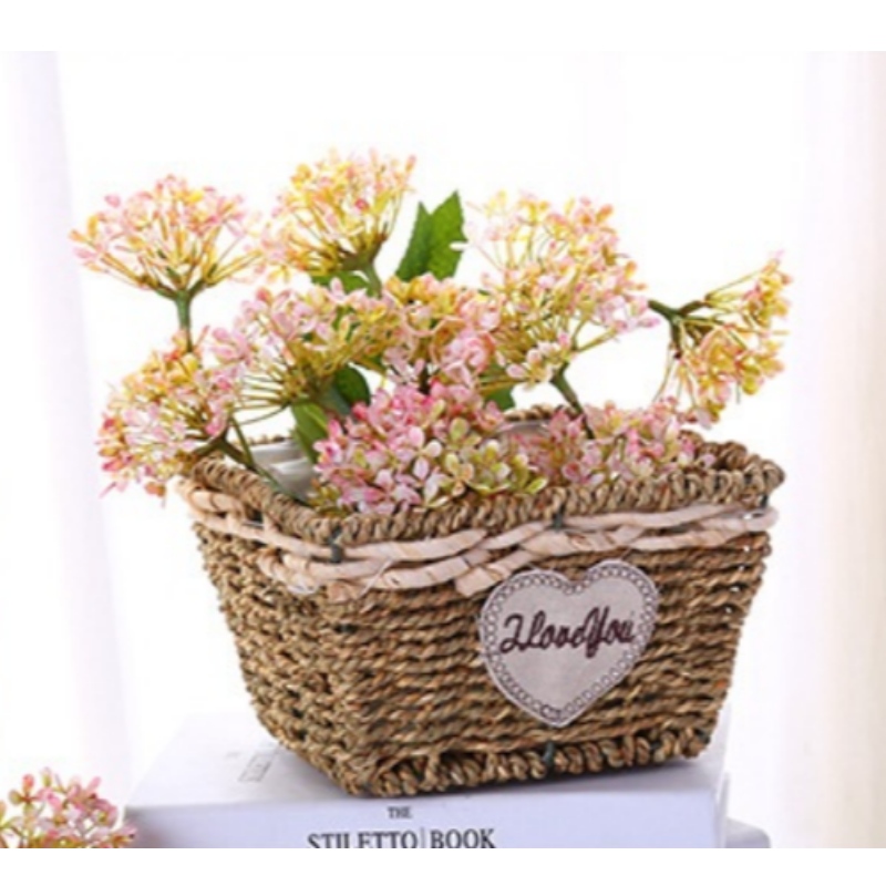 Coșul cu decorațiuni florale