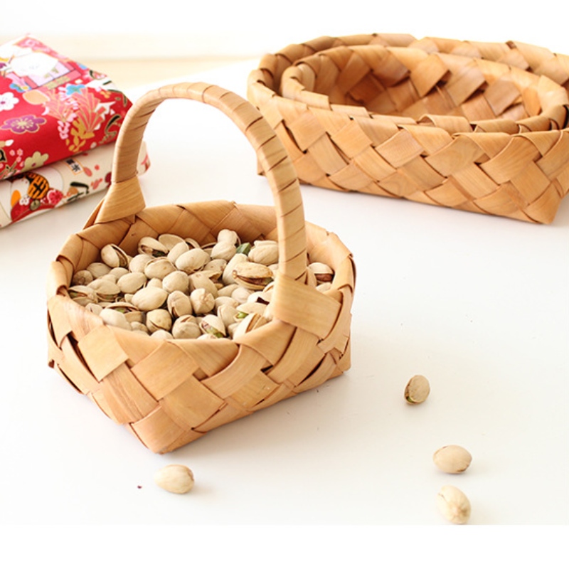 Coș de lemn cu mâner