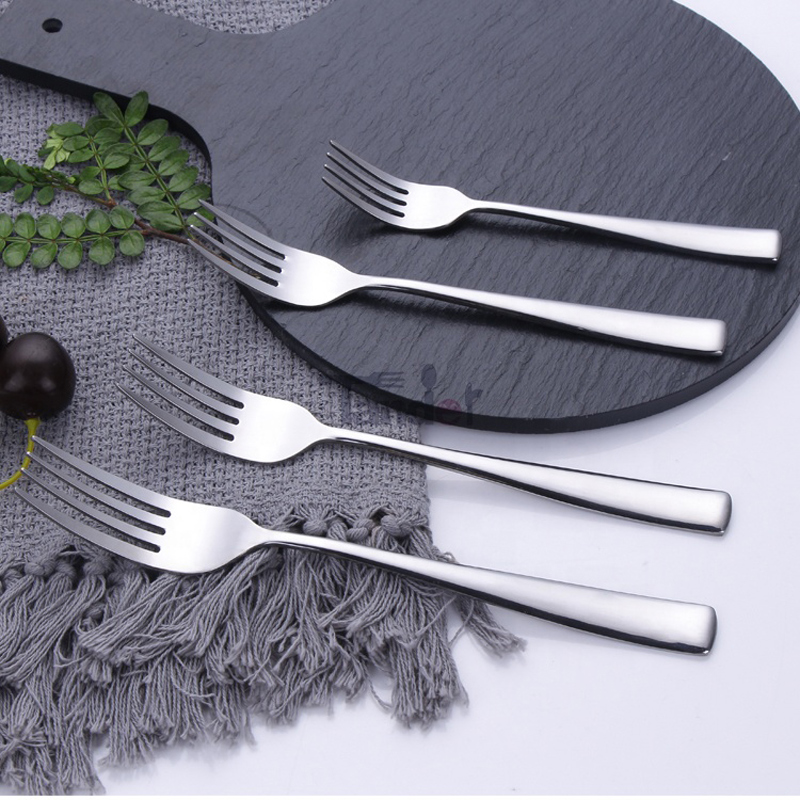 15 Piese Silverware Platware Cutlery Set