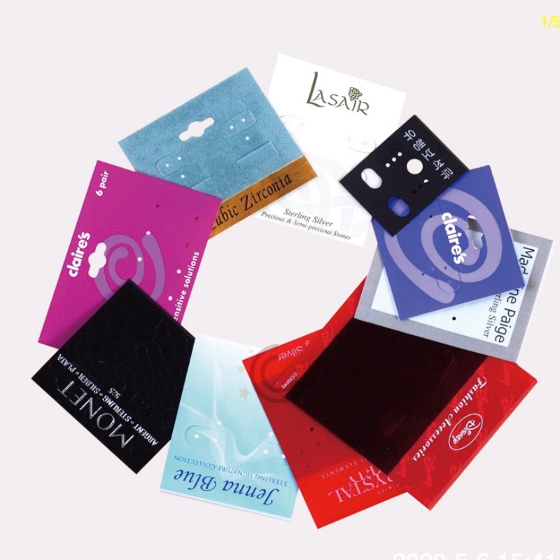 card de bijuterii din plastic