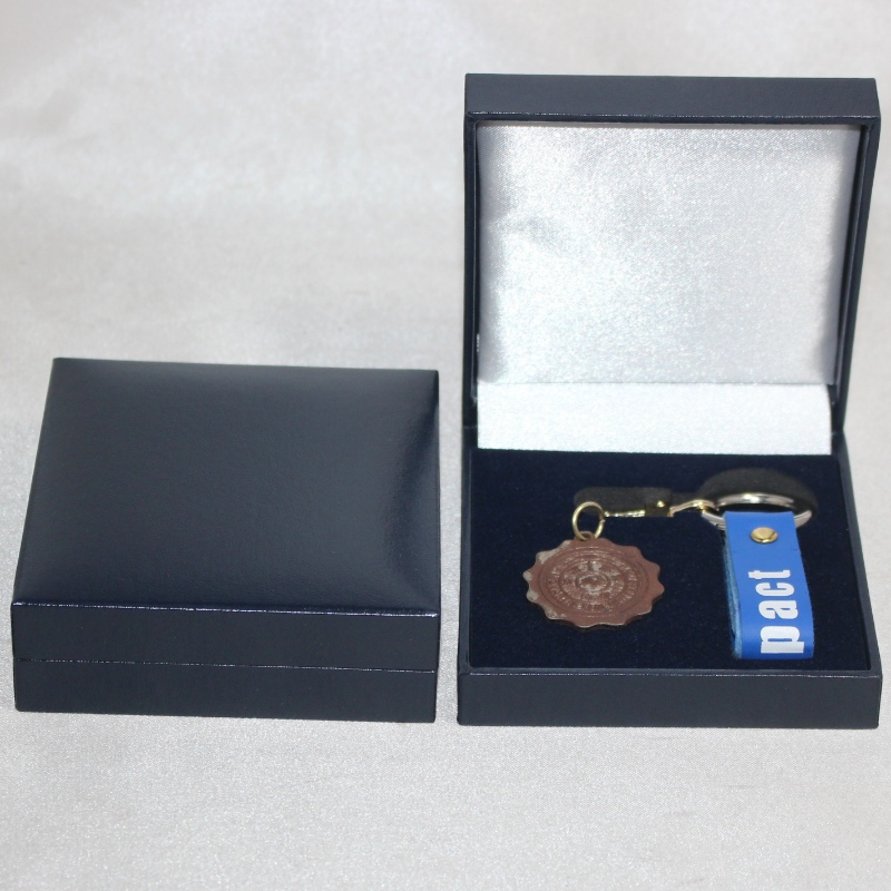 Obiect V-06 patrat plastic flanelette cutie pentru 50-60 mm monedă, insigna, butoni, agrafa de cravată, medalie, etc. mm.88*91*33, greutăți despre 85g