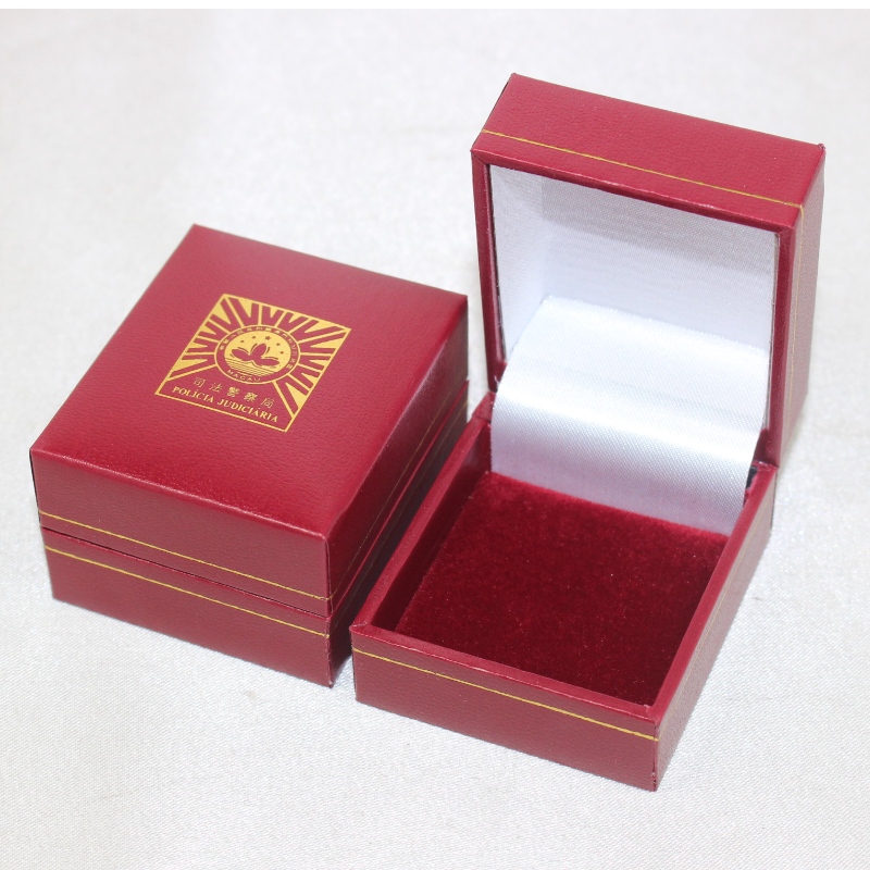 Articol V-07S pătrat Cutie de hârtie din plastic pentru diametru 25-30 mm monedă, ecuson, inel etc. mm. 46 * 53 * 32, greutate aproximativ 35g