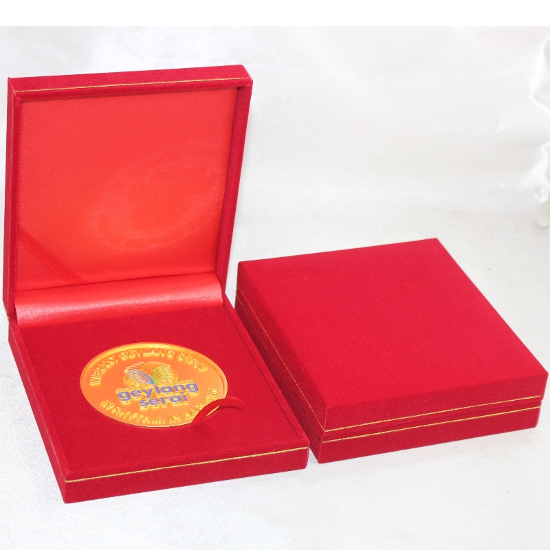 Articol V-19 cutie pătrată PU din piele pentru monedă 90 * 90mm, medalie și ecuson etc. mm. 110 * 125 * 33, cântărește aproximativ 140g