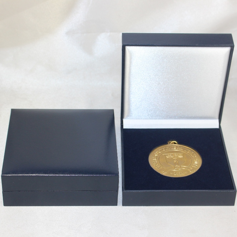 Articol V-22 cutie pătrată din piele de piele pentru monedă 90 * 90mm, ecuson, medalie etc. mm.128 * 128 * 50, greutate aproximativ 191g