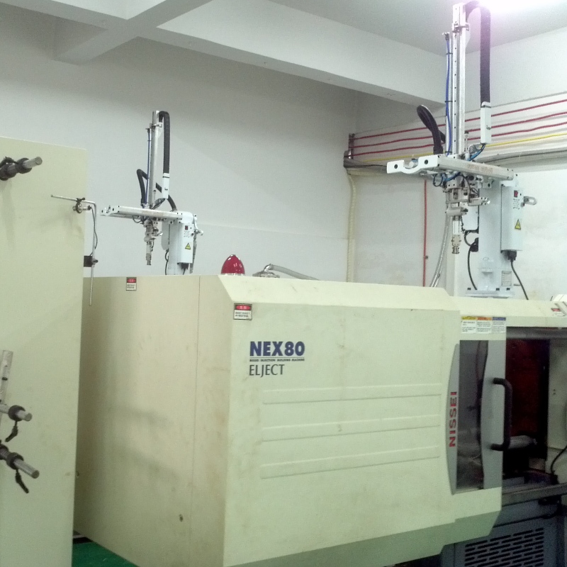 Producătorii folosesc arme cilindrice înclinate pentru a conduce robotul