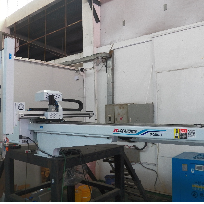 robot robot manipulator brat robot pentru masina de modelare prin injectie