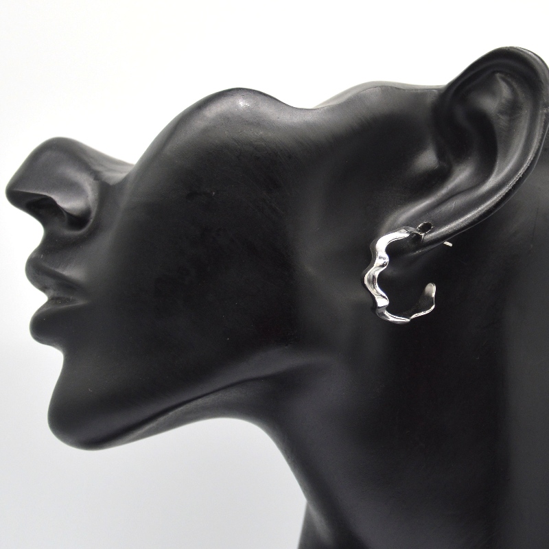 Cercei în formă de C în formă de C, cercei la modă pentru femei și cercei eleganți, cercei argintii simpli, eleganți, casual și versatili. Fabrica de prelucrare a bijuteriilor din China Ruifanbao