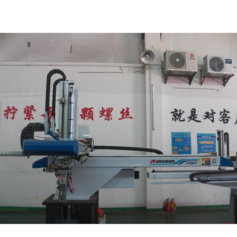Braț manipulator pneumatic sau braț robot industrial și manipulator robot pentru mașină de turnare prin injecție din China Guangdong