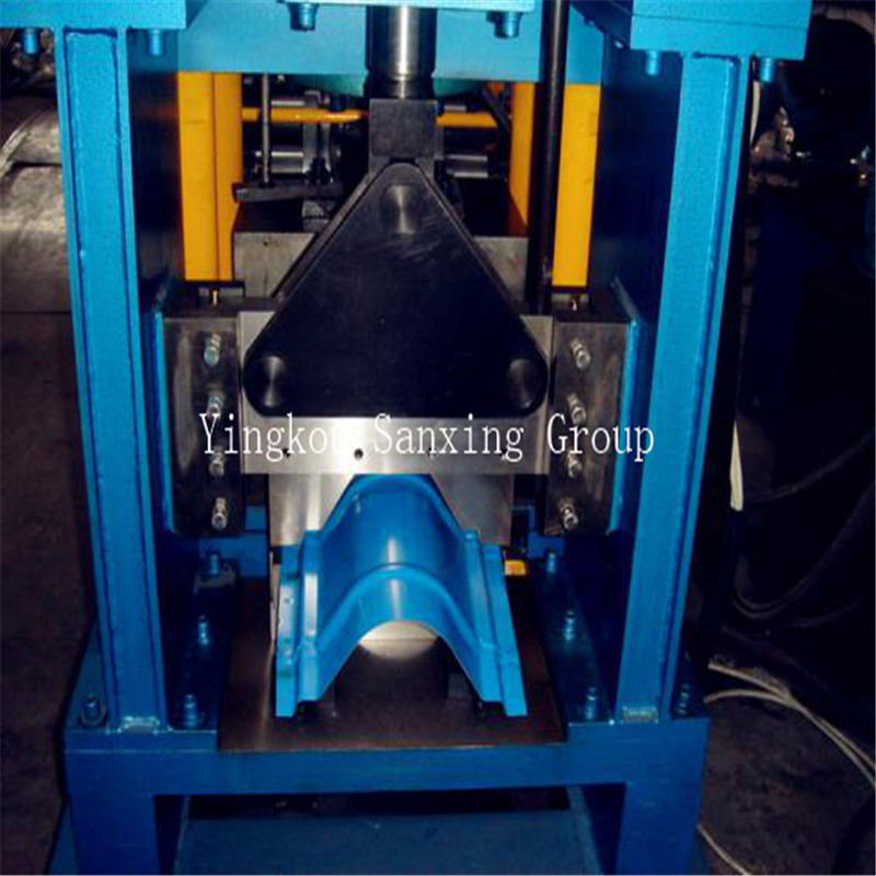 Mașină de confecționare a dalelor ondulate