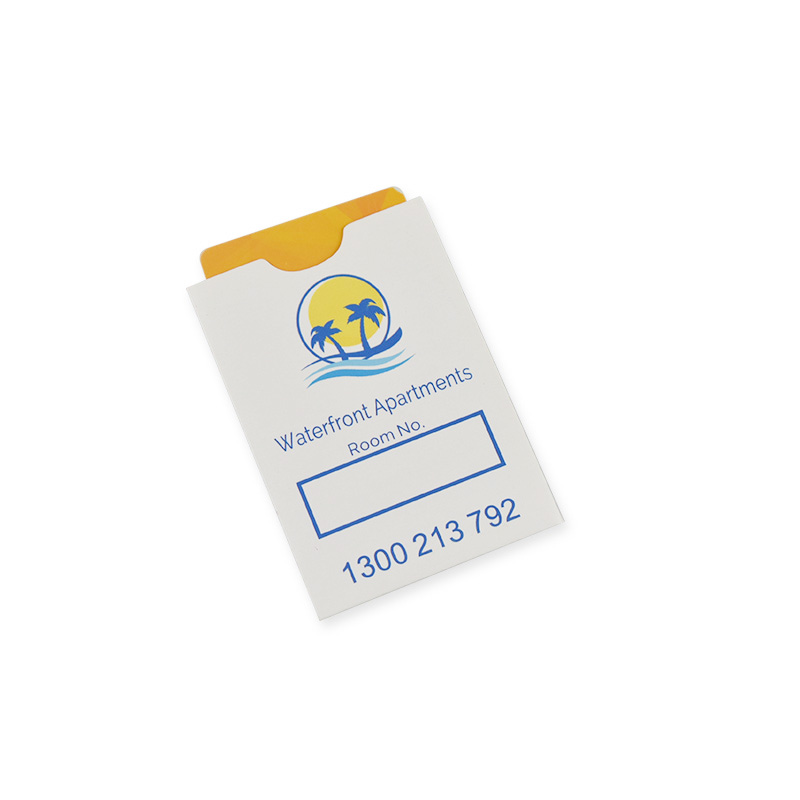 Titularul cardului cheie de hotel/tipul de buzunar