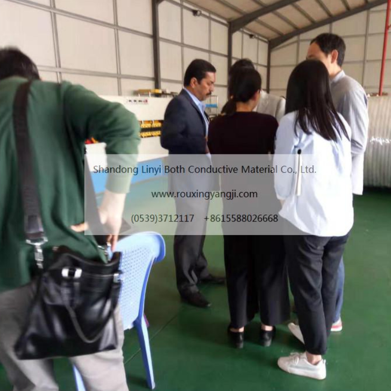 Clienţii din Orientul Mijlociu au vizitat compania noastră.