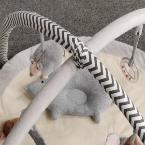 Rotunzi playmat- rat