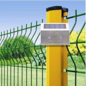 Solar Powered RED Eye pro LED wolf Predator Detector Light