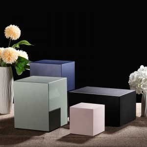 Urne de Black Metal pentru oameni