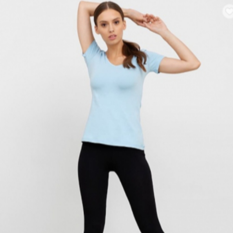 Tricou de potrivire subțire în albastru deschis