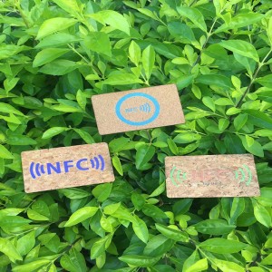 Card de cameră din lemn